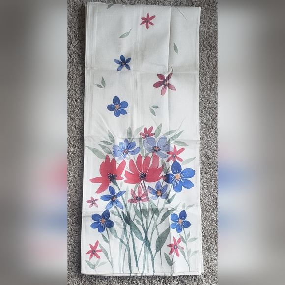 Table Runner - Picture 1 of 3